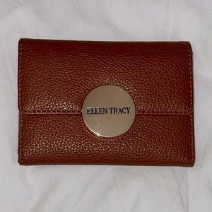 NWOT Ellen Tracy women’s trifold tan wallet